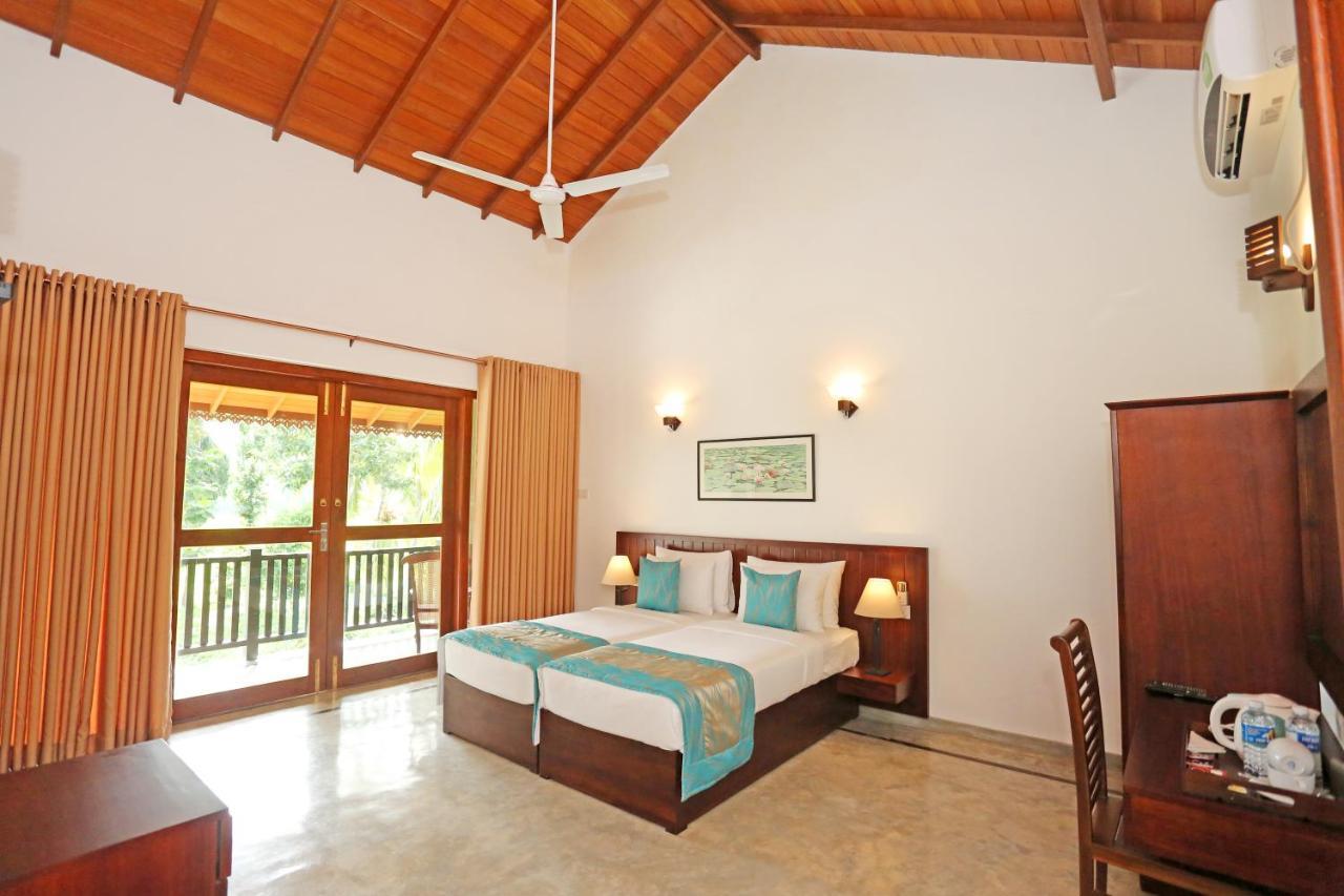 Villa Peacock Walahanduwa Exterior photo