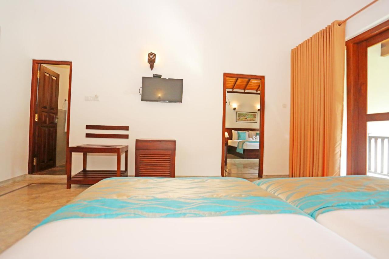 Villa Peacock Walahanduwa Exterior photo